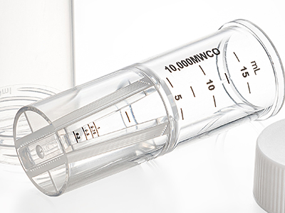截留分子量标识和体积刻度丝印在过滤器侧面，便于识别